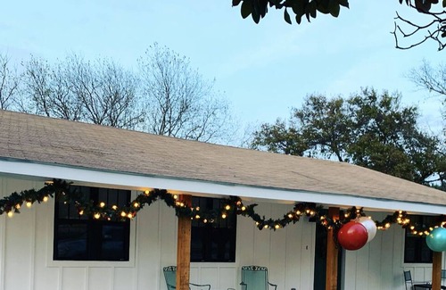 Johnson City House | Spacious 3/2 steps from downtown dining and shopping
