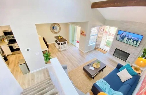Aurora House | Comfortable 3-Bedroom Retreat with Pool and Office Space
