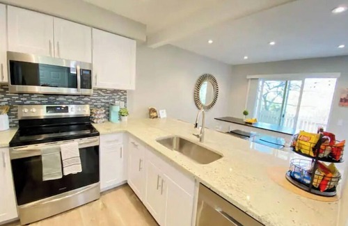 Aurora House | Comfortable 3-Bedroom Retreat with Pool and Office Space