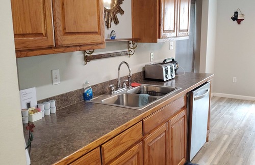 Wakefield House | Exceptional 3 Bedroom Retreat with Fast Wifi & Pet Friendly