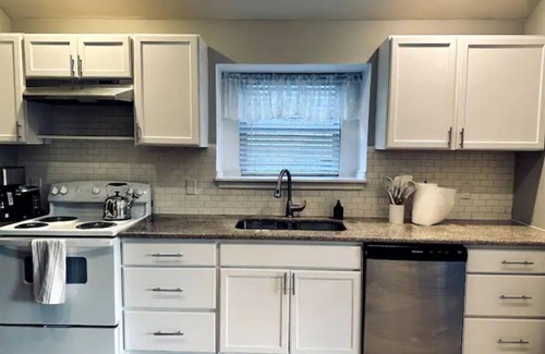 Live Oak House | Family-Friendly 3 BDRM Retreat with Spa & High Ratings