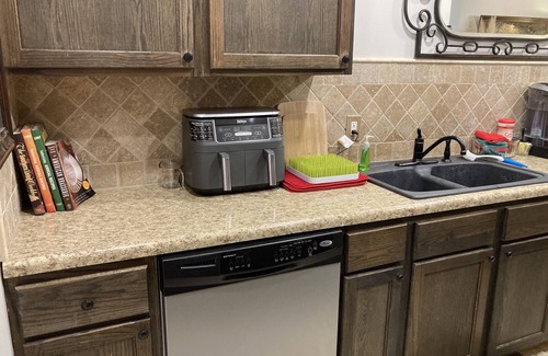 Athens Condo | Pet-Friendly 3-Bed Condo Near Memorial Park & UGA