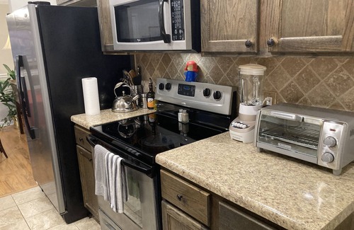 Athens Condo | Pet-Friendly 3-Bed Condo Near Memorial Park & UGA