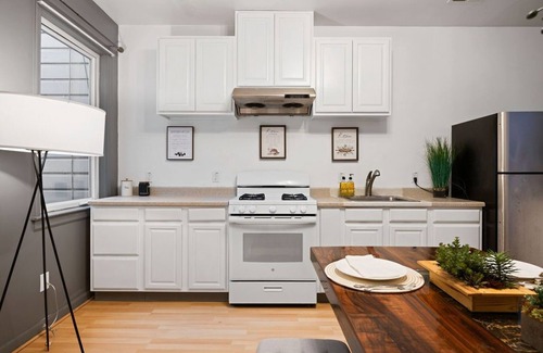 Sunnyside House | Ideal 3 Bed/3 Bath Retreat in San Francisco with Breakfast