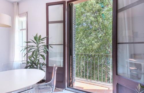 Sant Antoni Apartment | Pet-Friendly Eixample15: Family Haven with Great Reviews