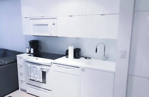 CityPlace Apartment | Family-Friendly 3-Bed Retreat with Kitchen & Accessibility
