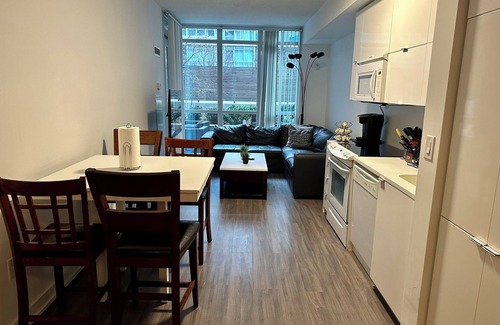 CityPlace Apartment | Family-Friendly 3-Bed Retreat with Kitchen & Accessibility