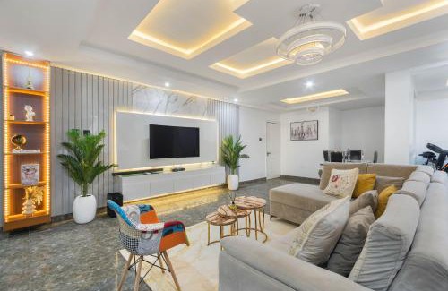 Ofin Apartment | Picturesque 3-Bed Apartment with Pool in Victoria Island