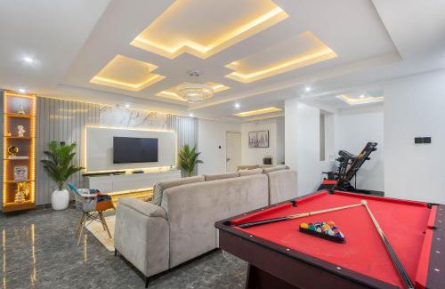Ofin Apartment | Picturesque 3-Bed Apartment with Pool in Victoria Island