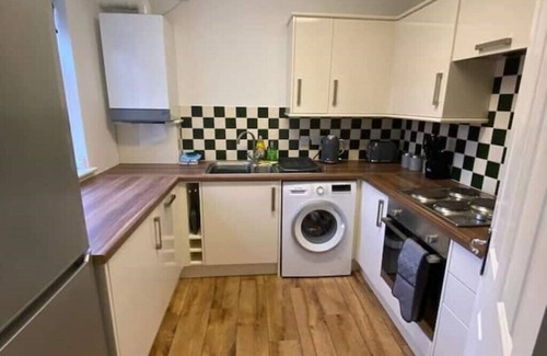 Lowestoft House | Cozy 3-Bed Flat Just Steps from the Beach