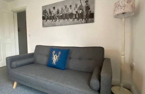 Lowestoft House | Cozy 3-Bed Flat Just Steps from the Beach