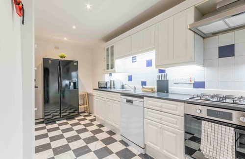 Bruntsfield Apartment | Family-Friendly 3-Bed Home in Marchmont with Kitchen