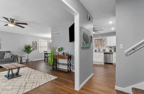 Waldron House | Family-Friendly 3 Bed Home Near Downtown & Airport