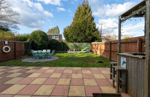 Fairwater House | Spacious 3 Bed Home with Pool Table