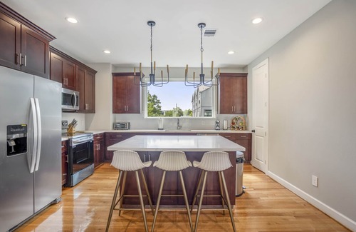 Riverside Terrace Bed & Breakfast | Top-Rated 3 Bed House Near MD Anderson with Kitchen & More