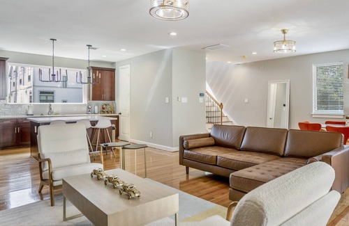 Riverside Terrace Bed & Breakfast | Top-Rated 3 Bed House Near MD Anderson with Kitchen & More