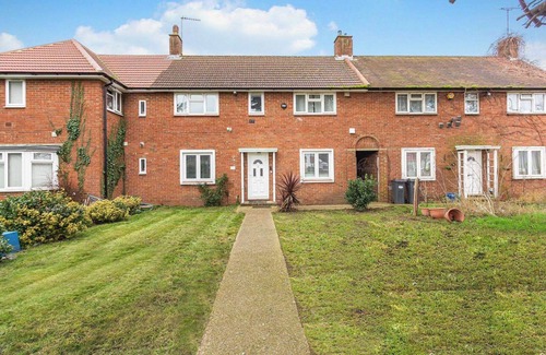 London Borough of Hounslow House | 3-Bed House With Parking Near Heathrow, Pet Friendly & Family-Ready