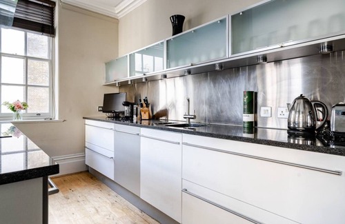 London City Centre Apartment | Spacious 3 Bed Lateral Covent Garden Apartment