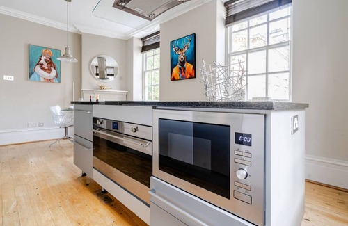 London City Centre Apartment | Spacious 3 Bed Lateral Covent Garden Apartment