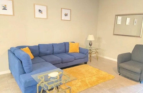 Riverview House | Family-Friendly 3-Bed Townhouse with Kitchen & Spa