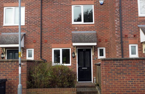 Cribbs Causeway House | Family-Friendly 3-Bed Townhouse in Bristol with Pets Welcome