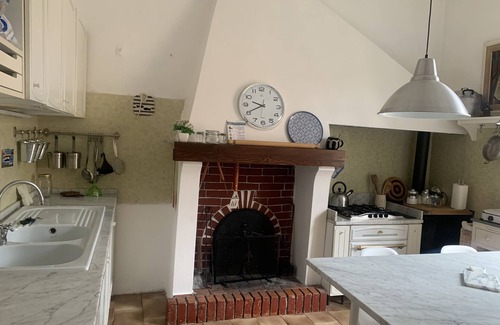 Vezzano Ligure Apartment | Cozy 3-Bedroom House with Garage in Vezzano Ligure