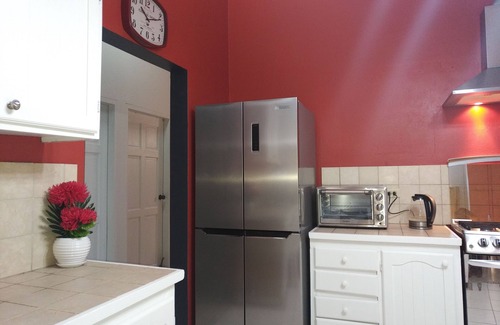 St. Anns Apartment | Spacious 3-Bedroom Apartment in St Anns for Family Getaway