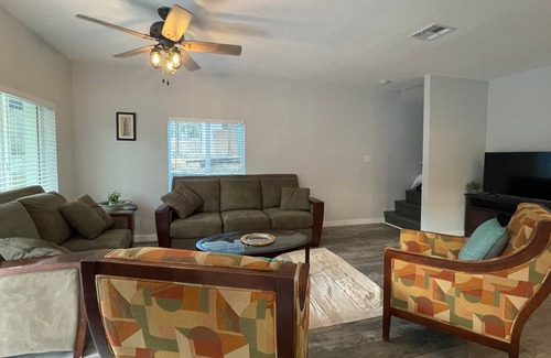 Miami House | Spacious 3 bedroom 2 bath home w/ large kitchen and wifi