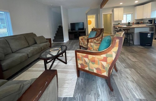 Miami House | Spacious 3 bedroom 2 bath home w/ large kitchen and wifi