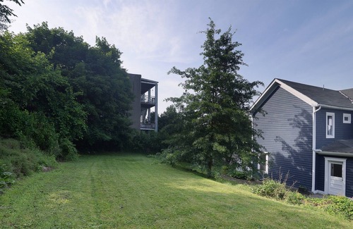 Leetsdale House | Spacious 3 Bedroom, 2 bath - sleeps up to 12! 30 min from Pittsburgh!