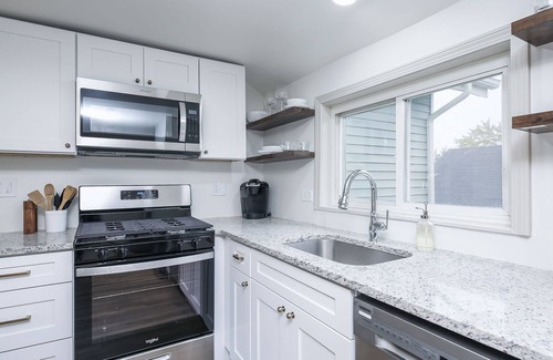 Naperville Apartment | Spacious 3-bedroom apartment in DT Naperville with WiFi, AC and in unit Laundry!