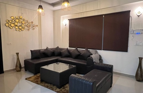 Bullawala Apartment | Spacious 3-bedroom apartment with WiFi, AC in peaceful Dehradun