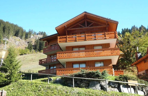Meribel Apartment | Spacious 3-bedroom apartment ski-in/ski-out in Méribel, parking included