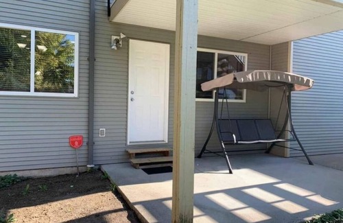 Maple Ridge House | Pet-Friendly 3 Bedroom Suite in Downtown Maple Ridge