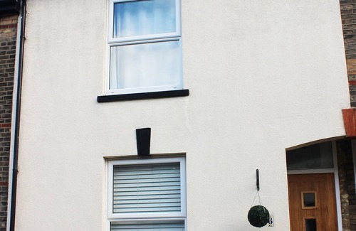 Lowestoft House | Cozy 3-Bedroom House Steps from the Beach, Pet Friendly