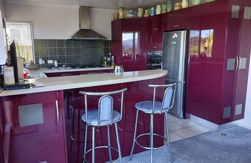 Northland House | Inviting 3-Bedroom Home with Breathtaking Views & Hot Tub