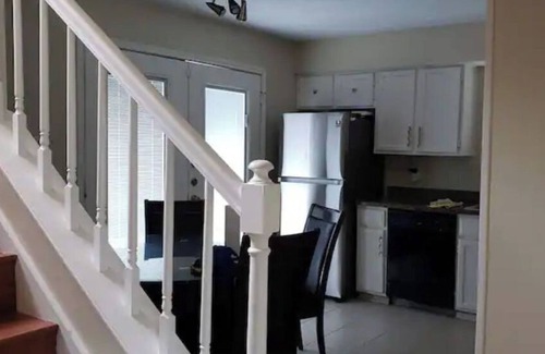 Barker House | Family-Friendly 3 Bedroom House for Work or Leisure Stay