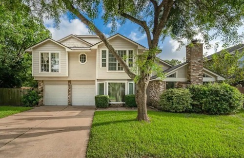 Barker House | Family-Friendly 3 Bedroom House for Work or Leisure Stay