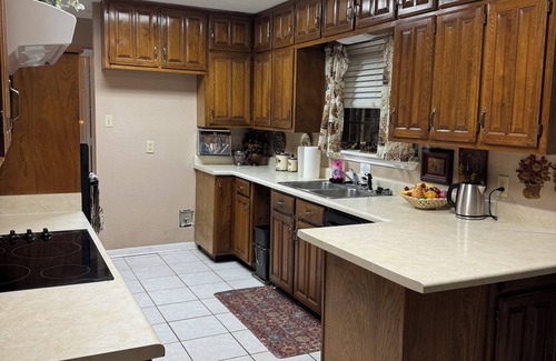 Joshua House | Spacious 3-bedroom house located on quiet 10-acres in north Cleburne near Joshua