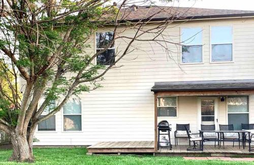 Rosenberg House | Family-Friendly 3 Bedroom Retreat - Rosenberg