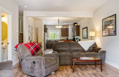 Happy Valley House | Family-Friendly 3-Bedroom Townhouse in Happy Valley