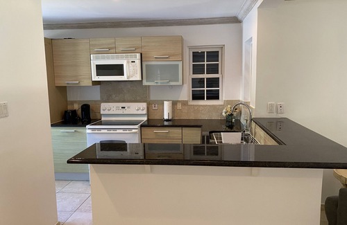 Merlin Bay House | Inviting 3 Bedroom Townhouse with Oceanfront Views