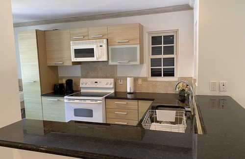 Merlin Bay House | Inviting 3 Bedroom Townhouse with Oceanfront Views