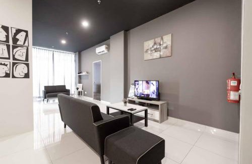 Bayan Lepas Apartment | Cozy Home: Family-Friendly 3 Bedrooms with Dining Options