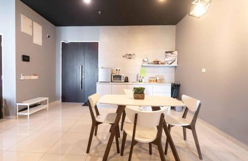 Bayan Lepas Apartment | Cozy Home: Family-Friendly 3 Bedrooms with Dining Options
