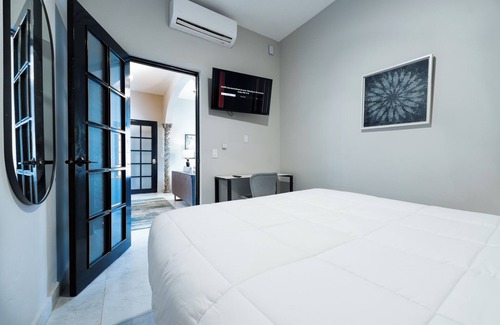 Miramar Hotel | Spacious 3 BR APT in Miramar with Balcony - Casa Ciana
