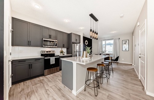 Calgary House | Family-Friendly 3 BR House with AC Near YYC Airport