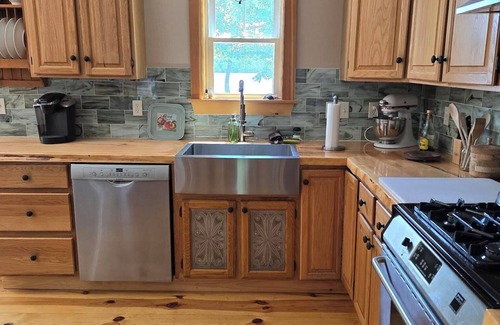 Gray House | New for 2024! Family-Friendly Lake House with Pool Access