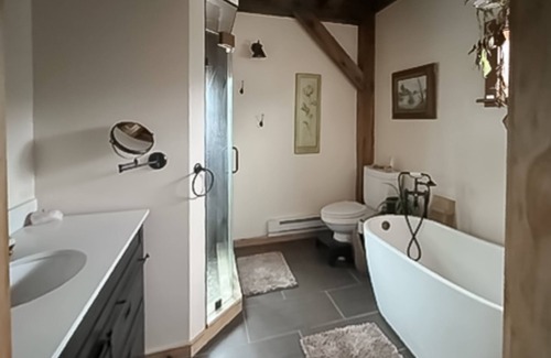 Brookfield House | Cozy 3-Story Rural Retreat with Full Kitchen & Spa