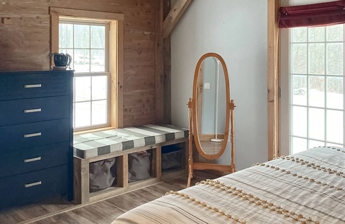 Brookfield House | Cozy 3-Story Rural Retreat with Full Kitchen & Spa